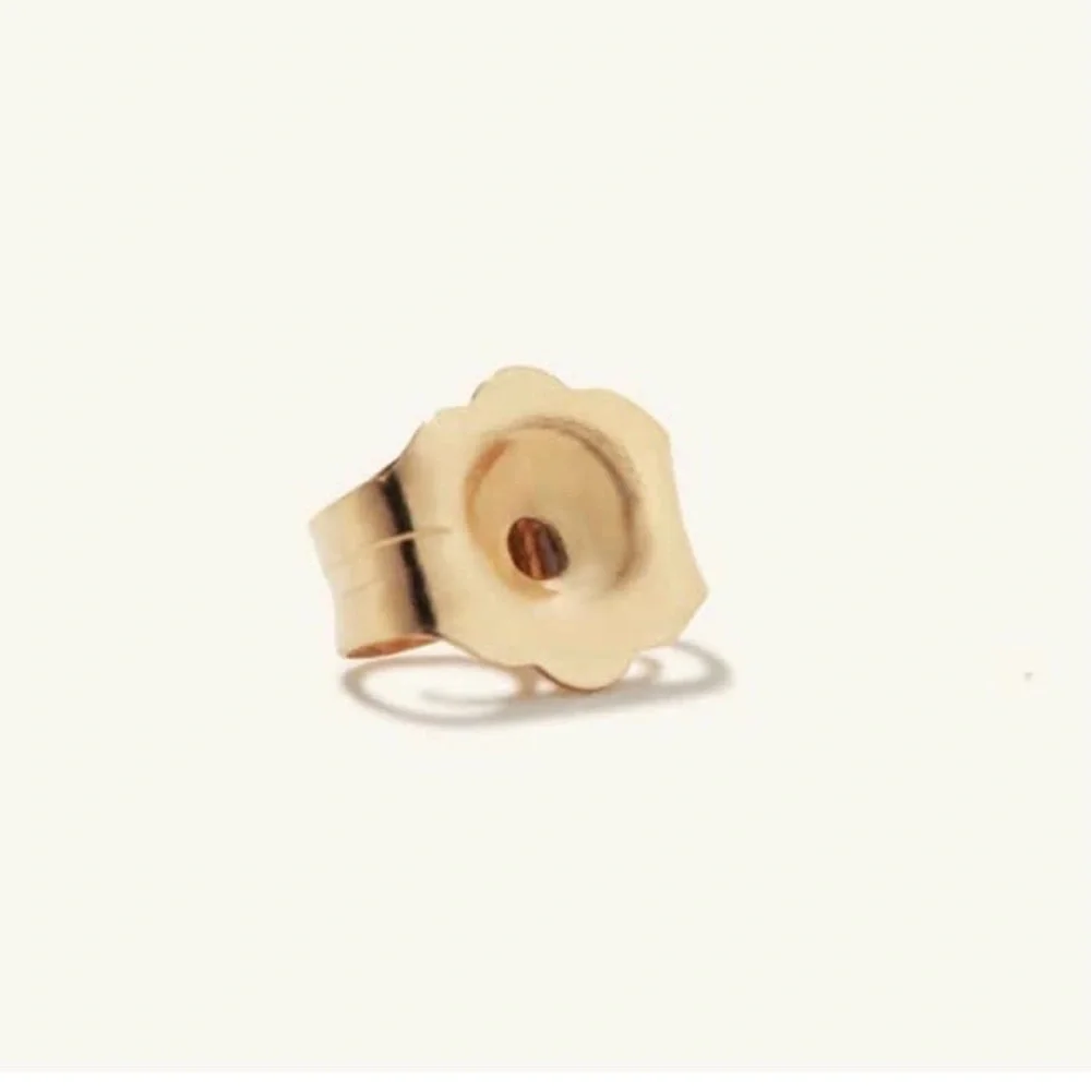 Mejuri Single Tiny Diamond Stud - Picture 4 of 16